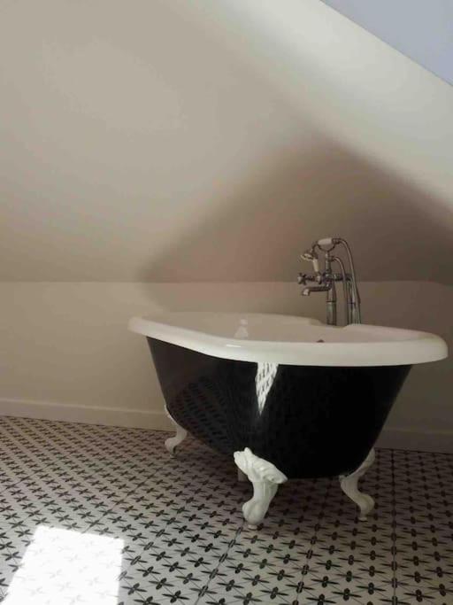 The Sails Villa Източен Уитеринг Екстериор снимка