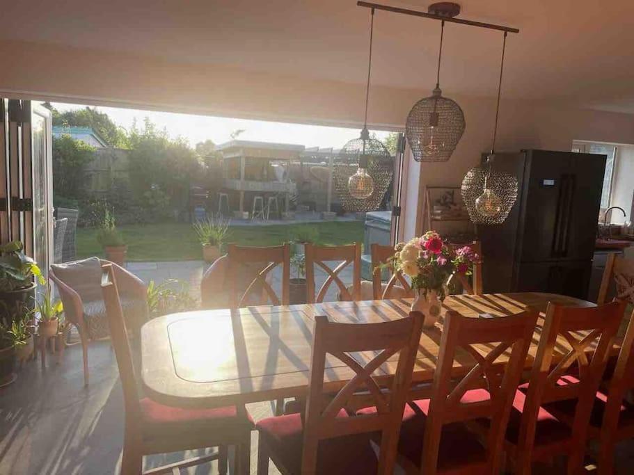 The Sails Villa Източен Уитеринг Екстериор снимка