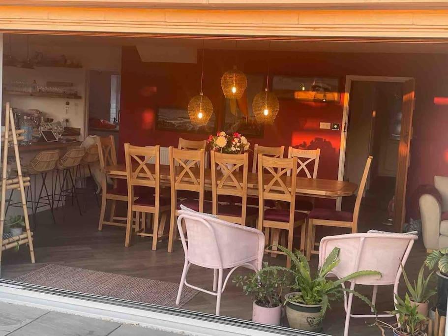 The Sails Villa Източен Уитеринг Екстериор снимка
