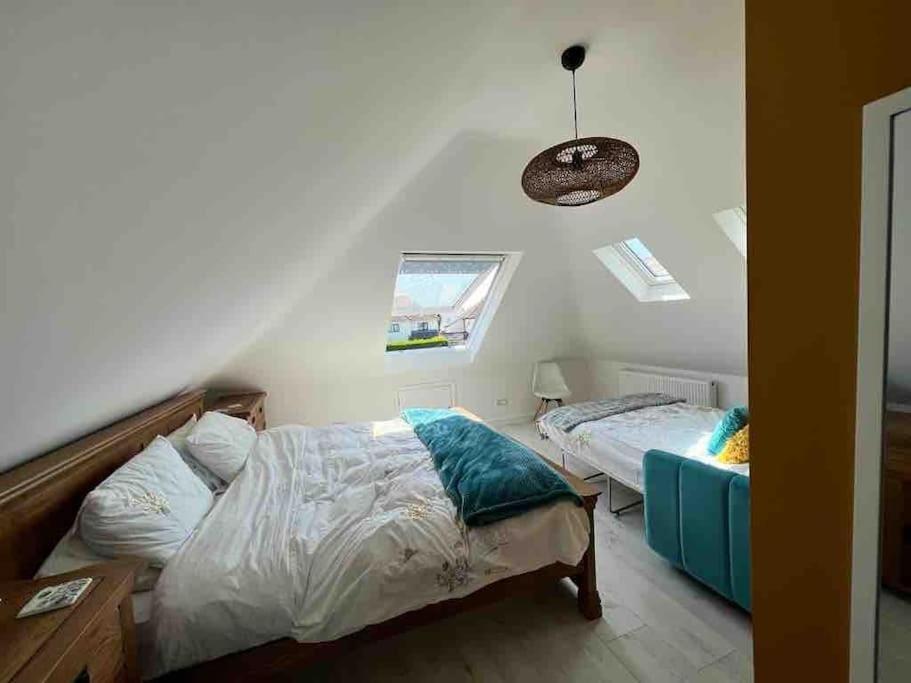 The Sails Villa Източен Уитеринг Екстериор снимка
